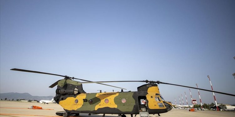 Askeri helikopterler yangının söndürülmesi için 201 sorti yaptı
