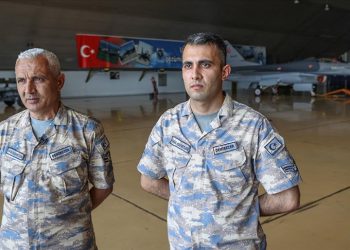 Havacı baba-oğul sırt sırta vatana hizmet ediyor