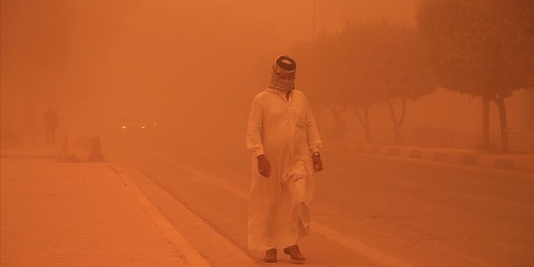 Irak’ta kum fırtınası nedeniyle uçuşlar durduruldu