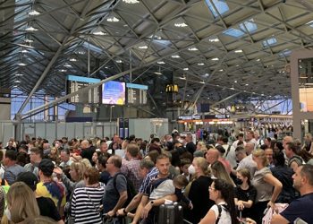 Havalimanlarında personel eksikliği nedeniyle yoğunluk yaşanıyor