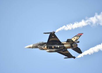 SOLOTÜRK, Isparta’da gösteri uçuşu yaptı