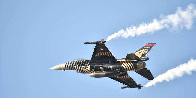 SOLOTÜRK, Isparta’da gösteri uçuşu yaptı