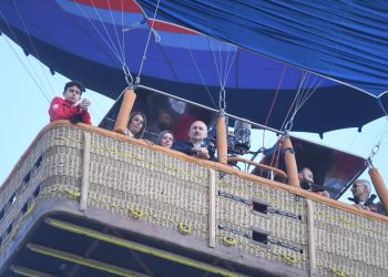 Bakan Karaismailoğlu yerli sıcak hava balonuyla uçtu