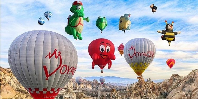Kapadokya semaları figürlü balonlarla şenlendi