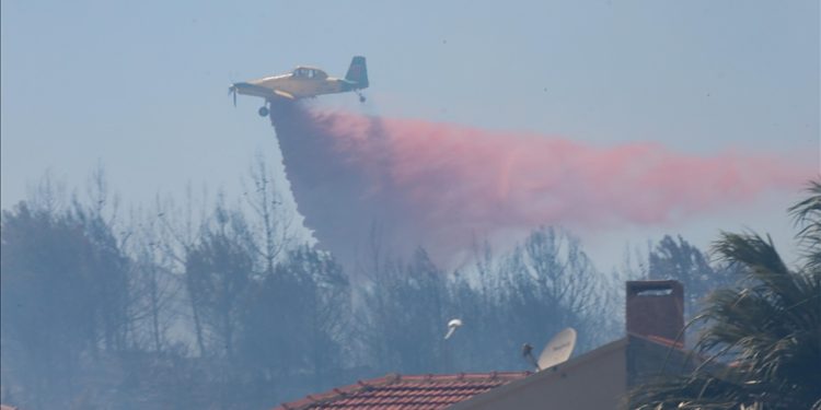 17 hava aracı İzmir’deki yangına müdahale ediyor