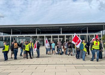 Lufthansa çalışanlarının grevi havalimanlarını kilitledi
