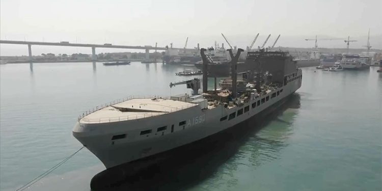 Donanmanın 2. büyük gemisinin inşası sürüyor