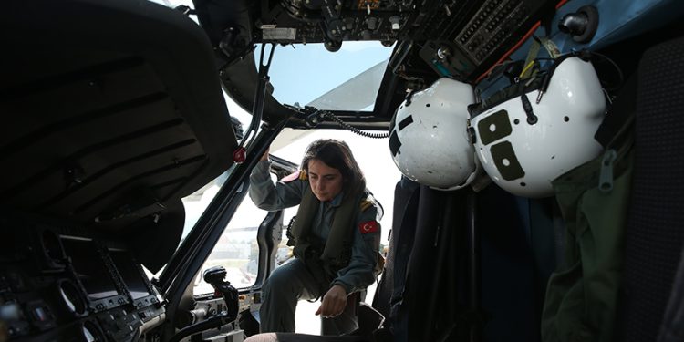 Deniz Hava Komutanlığının tek kadın pilotu TSK’nın emrinde
