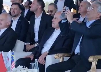 Malezya Kralı, TUSAŞ ürünlerinin uçuş gösterilerini izledi