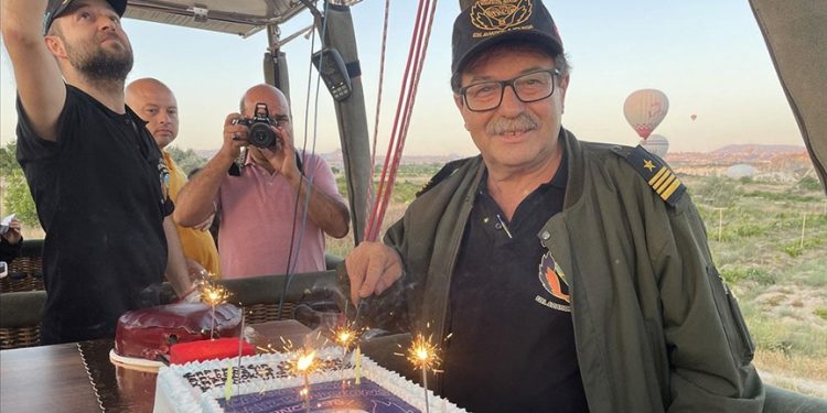 Kapadokya’nın ilk balon pilotu 35’nci yılını gökyüzünde kutladı