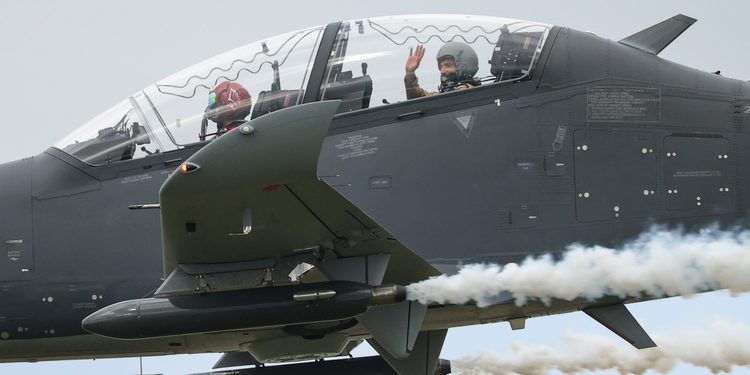 Selçuk Bayraktar kokpitte! Akıncı ve Hürkuş’tan kol uçuşu