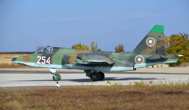 Bulgaristan’ın Su-25 savaş uçağı düştü