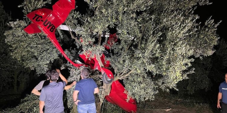 Bursa’da iki kişilik hava aracı zorunlu iniş yaptı