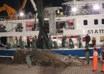 Düzce açıklarında balıkçı ağına uçak parçaları takıldı