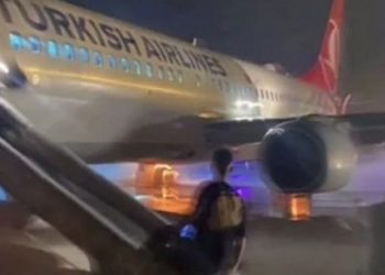 THY uçağının lastiği patladı: Pistte kaldı