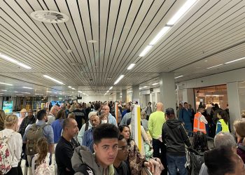 Schiphol Havalimanı’nda yoğunluk ve düzensizlik sürüyor