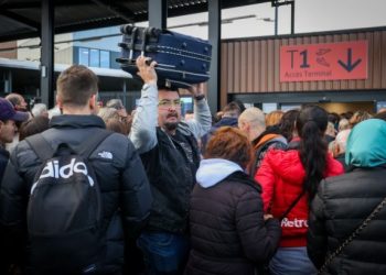 Güvenlik görevlileri yolcuları havalimanına almadı