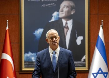 İsrail Savunma Bakanı Gantz: Türkiye ile iş birliği için kapı aralandı