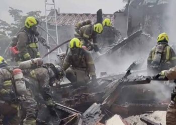 Kolombiya’da yerleşim bölgesine uçak düştü: 8 kişi öldü