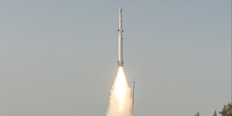 Hindistan, Faz 2 AD-1 balistik füzesini testi