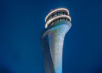 İstanbul Havalimanı kulesi çocuk hakları için maviye büründü