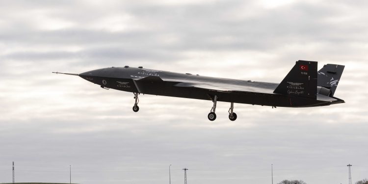 Baykar’ın insansız savaş uçağı ‘Kızılelma’dan ilk uçuş