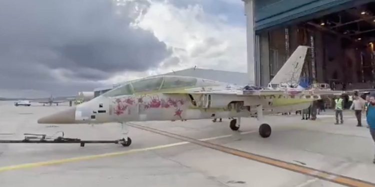 HÜRJET hangardan çıktı! Türkiye’nin ilk jet motorlu askeri uçağı olacak