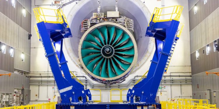 Dünyanın en büyük uçak motoru teste hazır