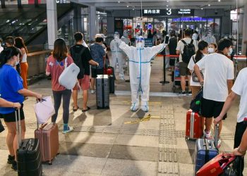 Çin, yurt dışından gelenlere karantinayı kaldırmayı planlıyor