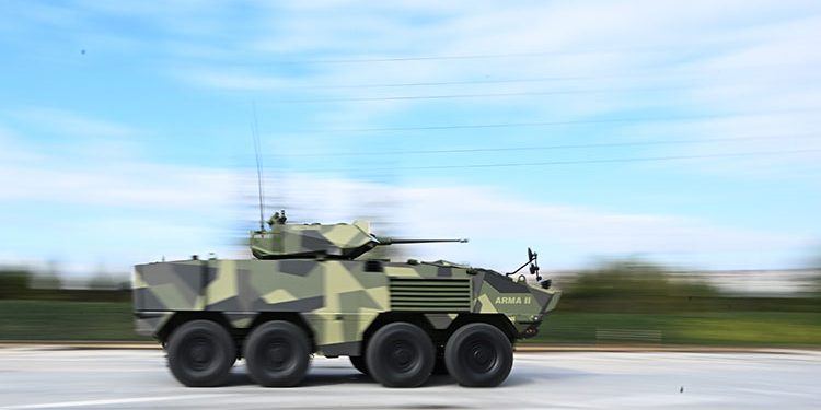 Türkiye’nin yerli motorlu ilk 8×8 aracı göreve hazır