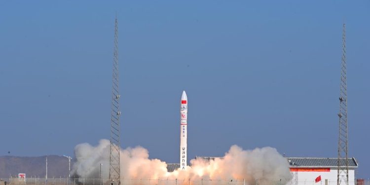 Çin, CERES-1 roketiyle 5 uydu fırlattı