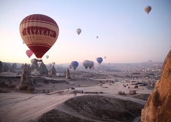 Kapadokya’da yeni yılın ilk günü gökyüzünde karşılandı