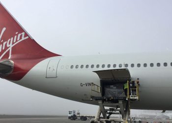 Virgin Atlantic uçağı Adana’ya yardım malzemesi getirdi
