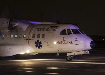 Hava araçlarıyla 1715 depremzede taşındı