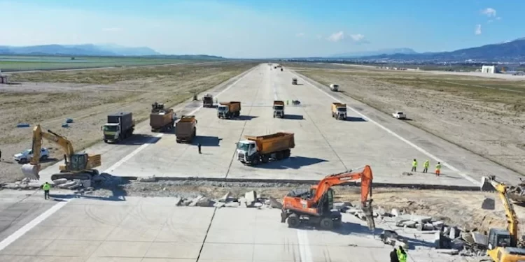 Hatay Havalimanı pistini kim onarıyor?
