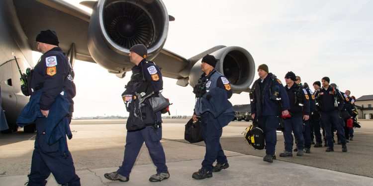 ABD’den 161 kişilik arama kurtarma ekibi yola çıktı