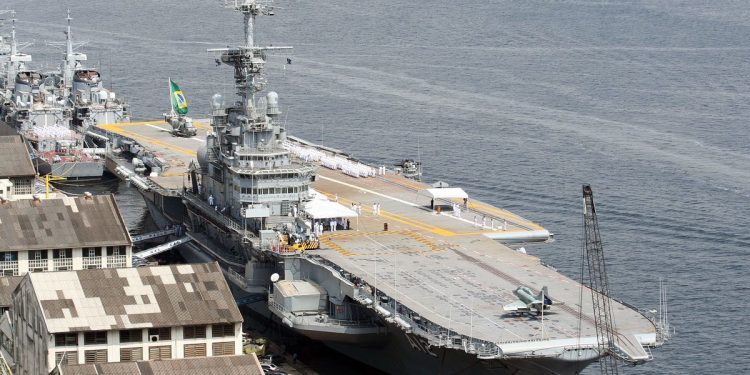 Türkiye’de sökülmek istenmişti: Uçak gemisi okyanusta batırıldı