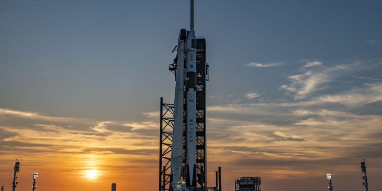 SpaceX roketinde teknik arıza: Fırlatma ertelendi