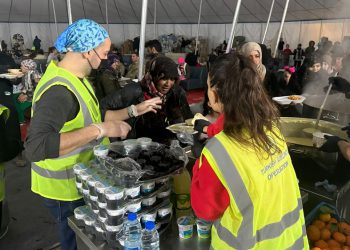 THY çalışanlarından depremzedelere yardım