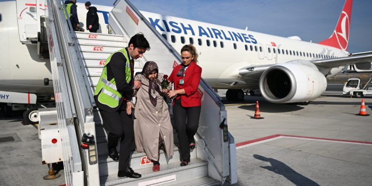 THY bugün deprem bölgesinden 20 bine yakın kişiyi tahliye edecek