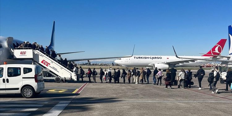 237 bin depremzede havayoluyla tahliye edildi