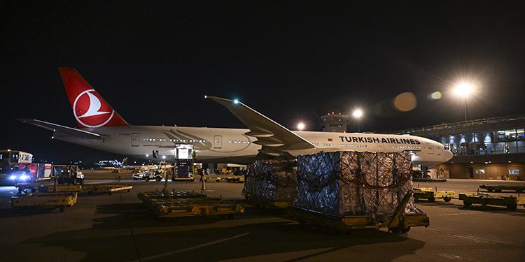 THY, ABD’de toplanan yardım malzemelerini aynı gün ulaştırıyor