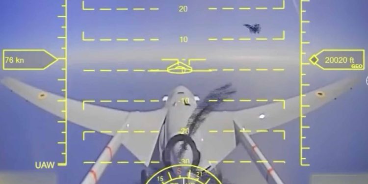 Rus jeti, Bayraktar TB2’yi “jet wash” etkisiyle düşürmeye çalıştı