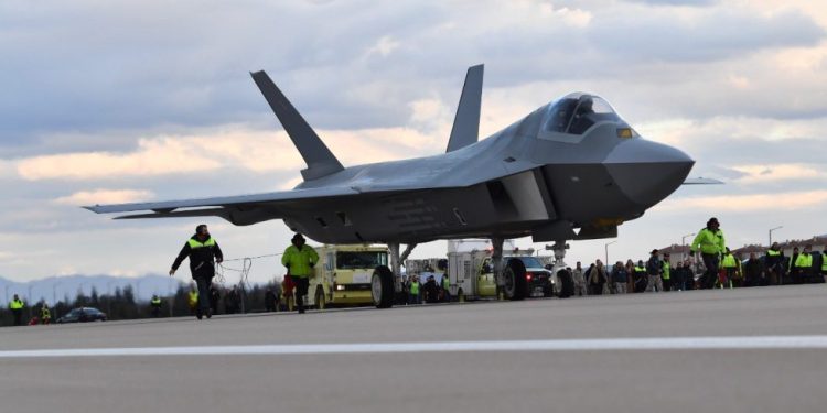 MMU ilk kez pist başında!