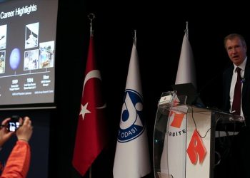 NASA görevlisi İzmir’de ‘Artemis Programı’nı anlattı