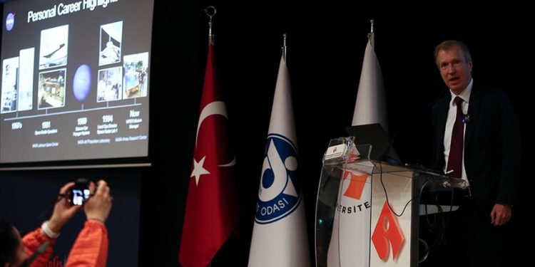 NASA görevlisi İzmir’de ‘Artemis Programı’nı anlattı