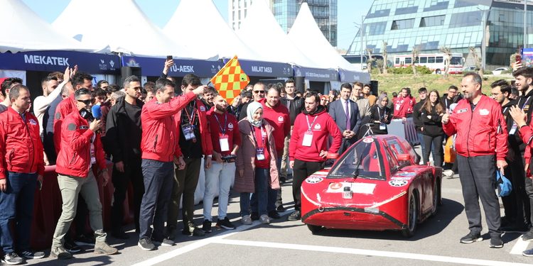 “Geleceğin akıllı arabalarını TEKNOFEST gençliği yapacak”