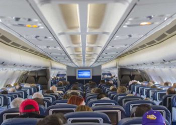 Uçakta yanındaki yolcunun üzerine işediği için tutuklandı!