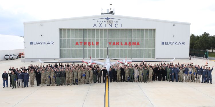 Bayraktar AKINCI’nın Azerbaycan ve Kırgız kursiyerleri mezuniyet oldu