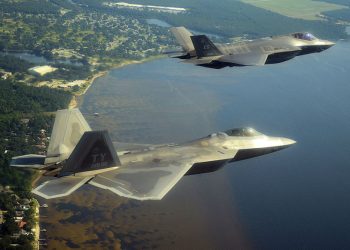 F-35 ile F-22, 2070’e kadar birlikte olacak!
